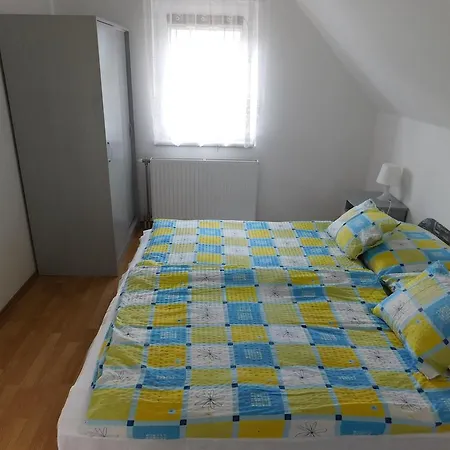 Akacfa Hortenzia Apartment *